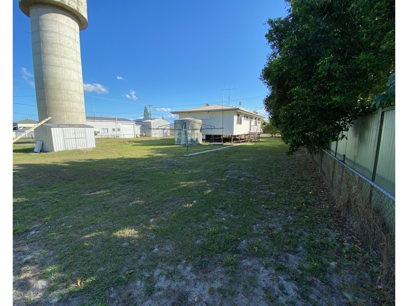 4 HENDERSON STREET, Miriam Vale QLD 4677