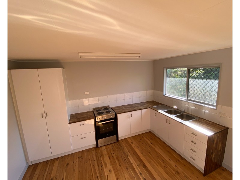 4 HENDERSON STREET, Miriam Vale QLD 4677