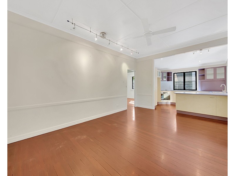 18 TREVALLY STREET, Tannum Sands QLD 4680