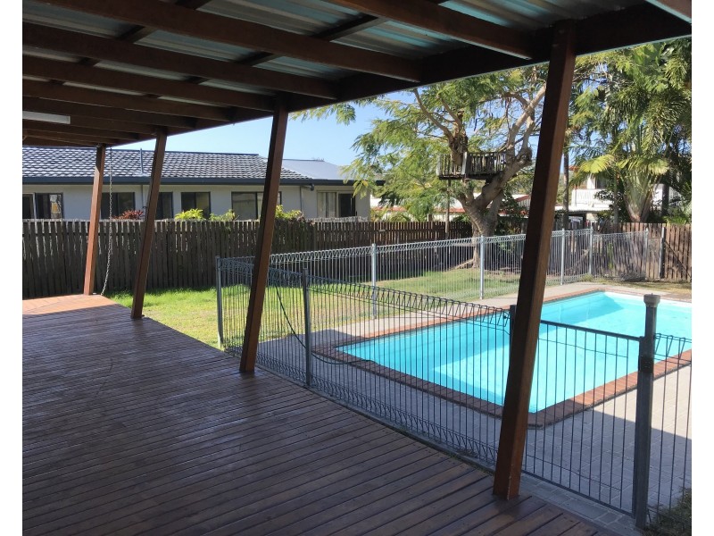 19 AMAROO STREET, Boyne Island QLD 4680
