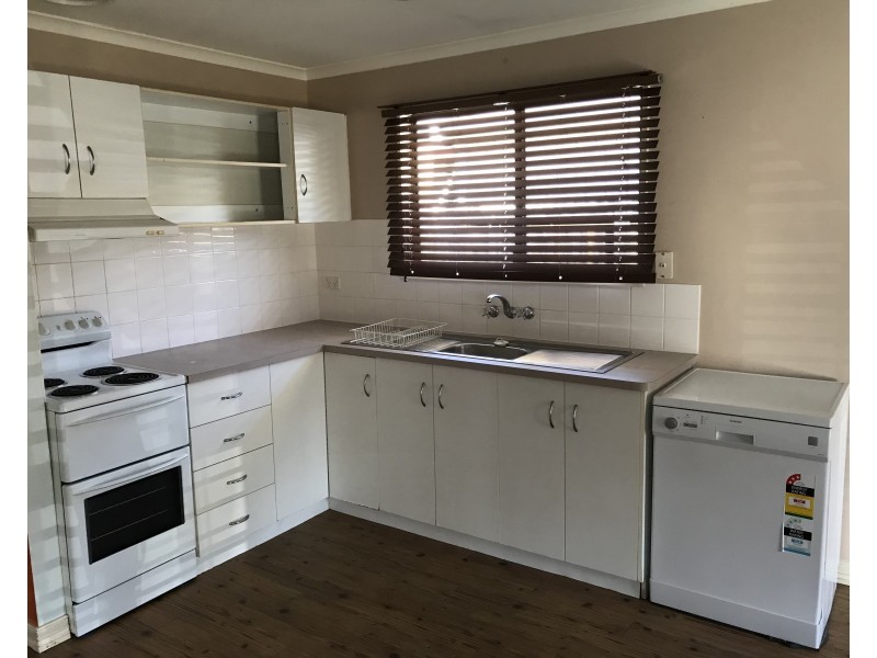 19 AMAROO STREET, Boyne Island QLD 4680
