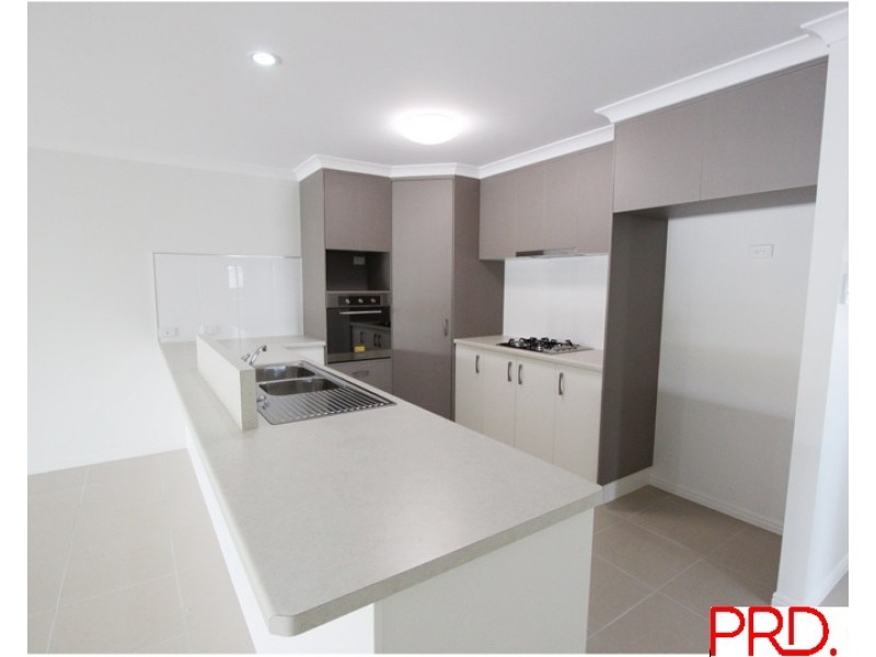 17a OUSTON PLACE, South Gladstone QLD 4680
