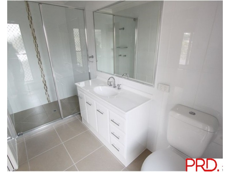17a OUSTON PLACE, South Gladstone QLD 4680