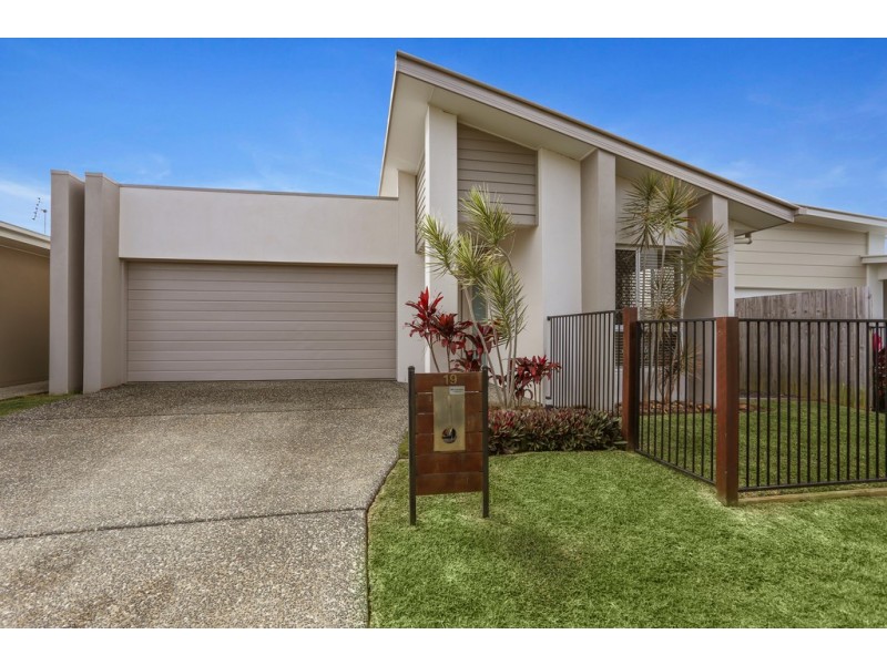 19 Bluff Street, Birtinya QLD 4575