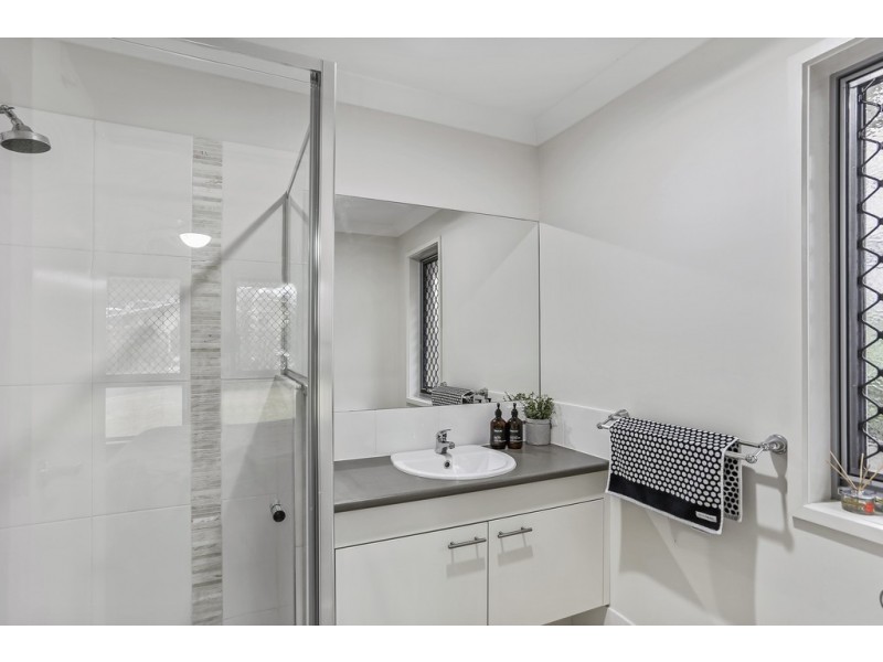 26 Sandstone Way, Little Mountain QLD 4551