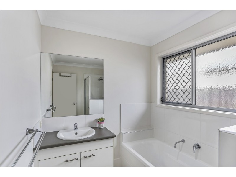 26 Sandstone Way, Little Mountain QLD 4551