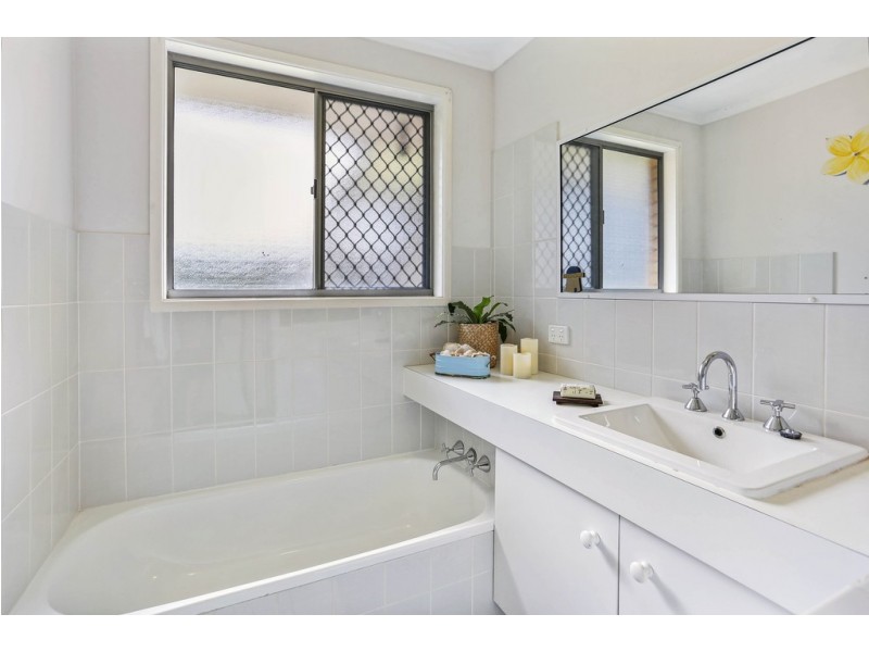 32 Saleng Crescent, Warana QLD 4575