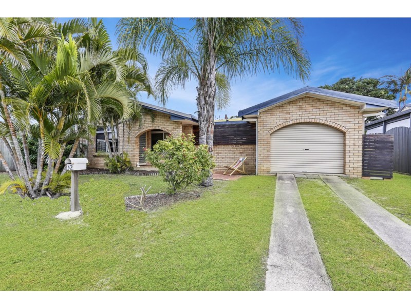 32 Saleng Crescent, Warana QLD 4575
