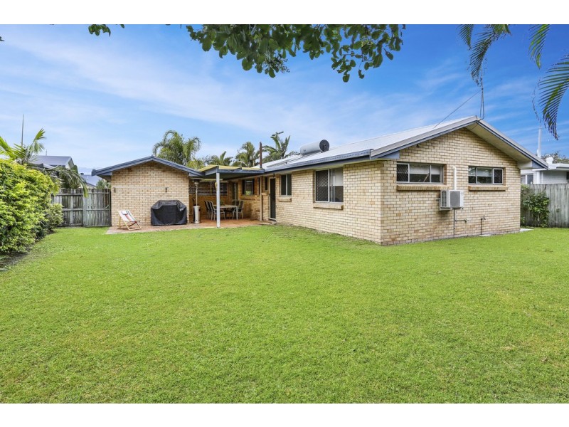 32 Saleng Crescent, Warana QLD 4575