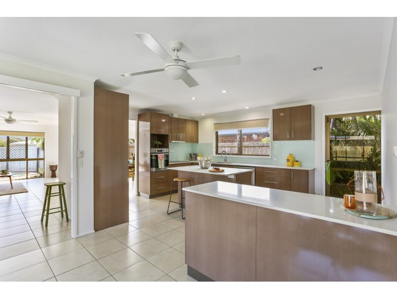 5 Neelong Court, Warana QLD 4575