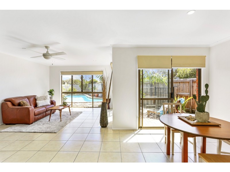 5 Neelong Court, Warana QLD 4575