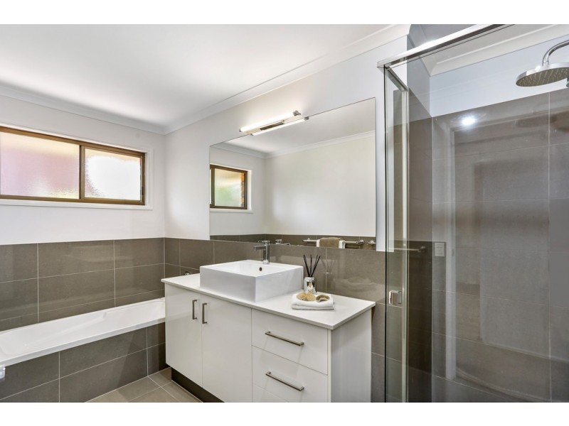 5 Neelong Court, Warana QLD 4575