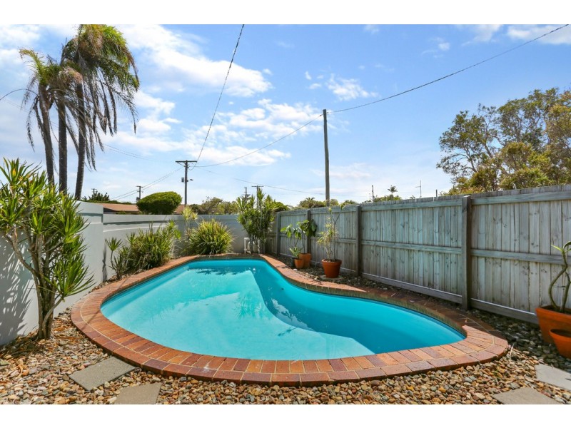 5 Neelong Court, Warana QLD 4575