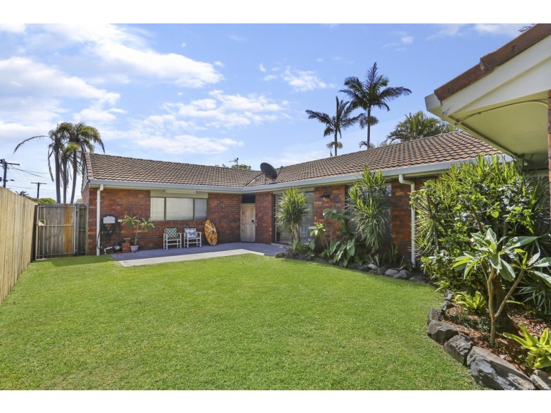 5 Neelong Court, Warana QLD 4575