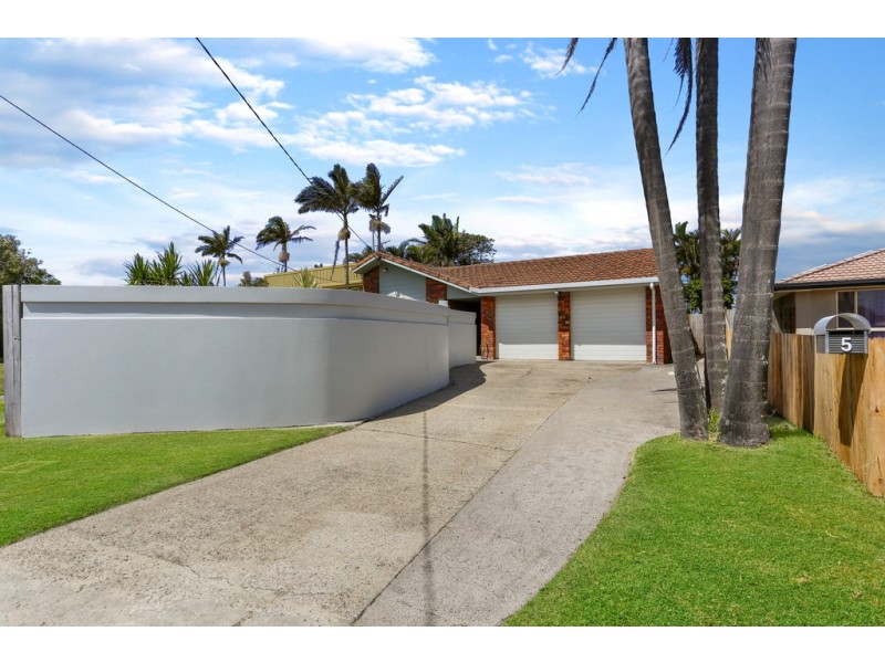 5 Neelong Court, Warana QLD 4575