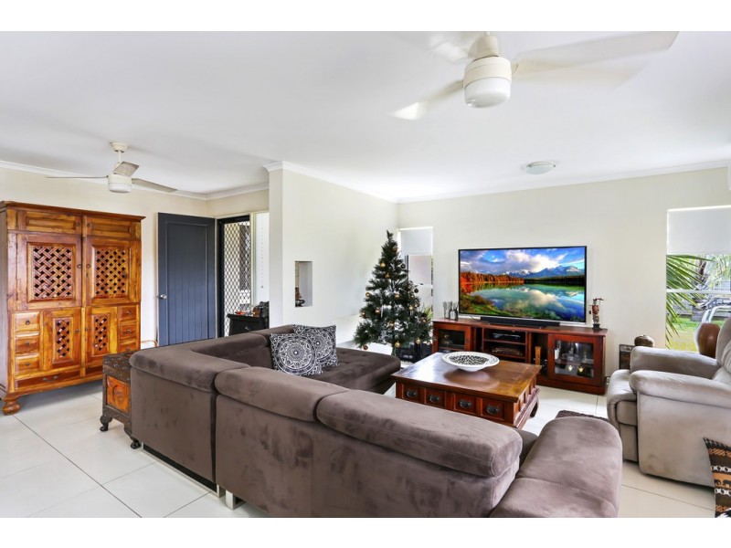 9 Minkara Street, Warana QLD 4575