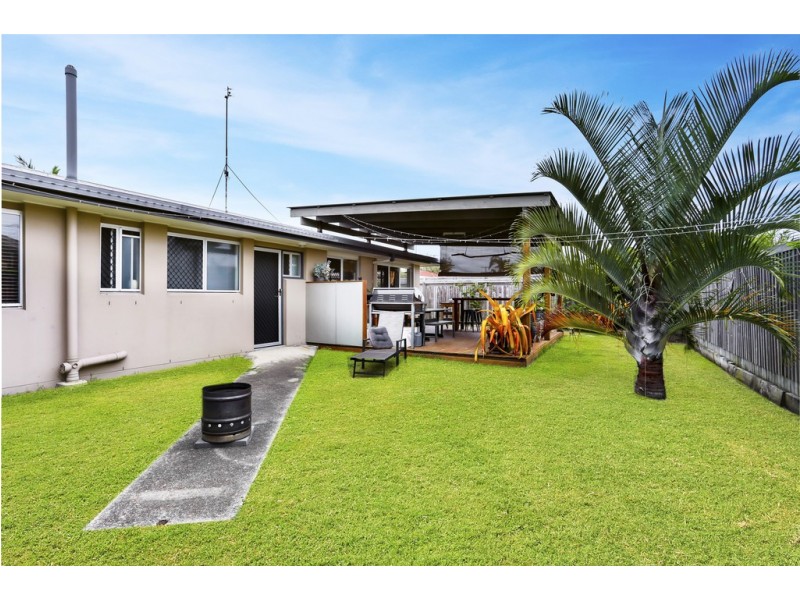 9 Minkara Street, Warana QLD 4575