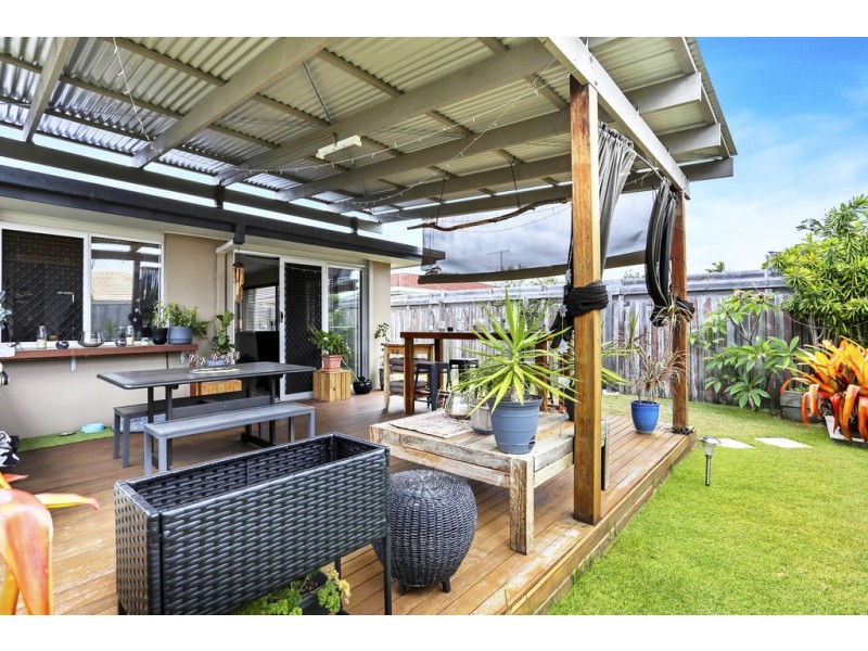 9 Minkara Street, Warana QLD 4575