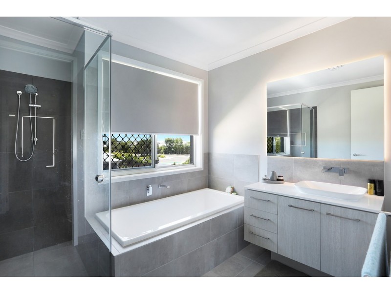 8 Endurance Place, Birtinya QLD 4575