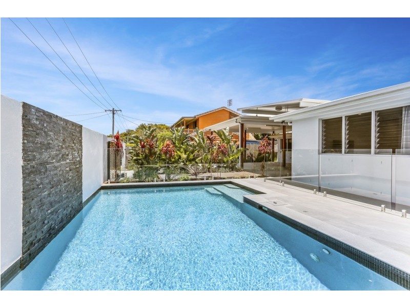 8 Girraween Street, Warana QLD 4575