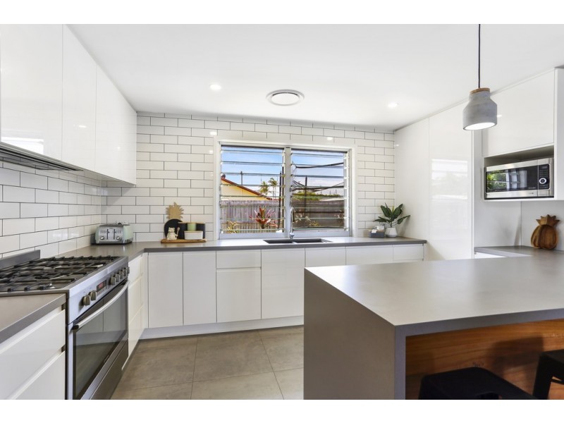 8 Girraween Street, Warana QLD 4575