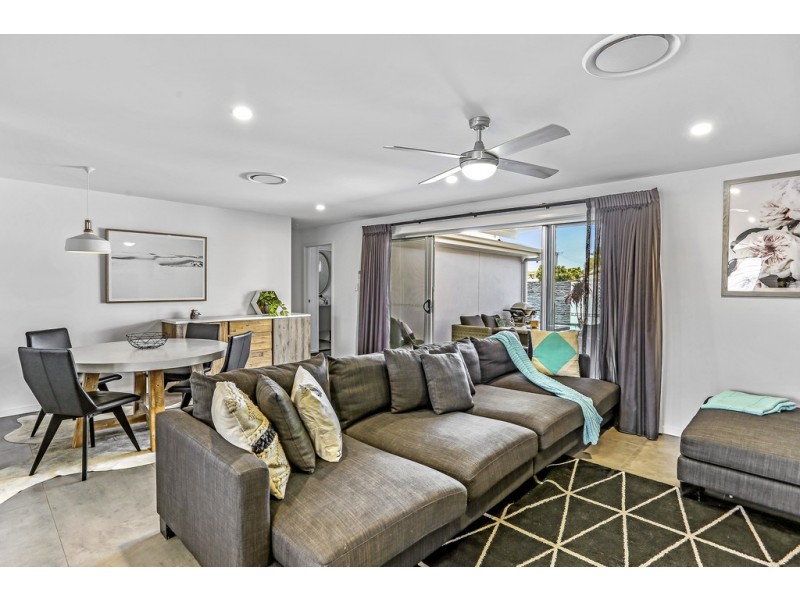 8 Girraween Street, Warana QLD 4575