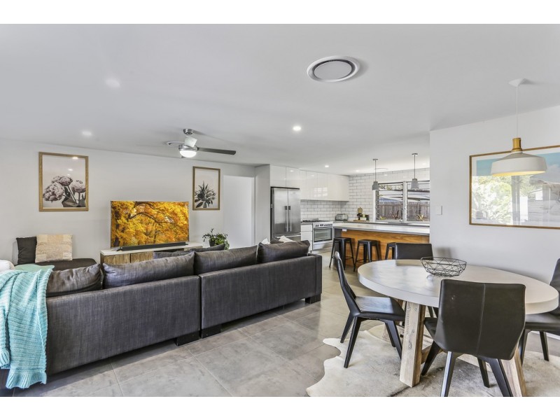 8 Girraween Street, Warana QLD 4575