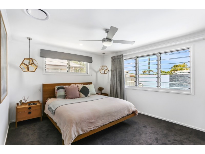 8 Girraween Street, Warana QLD 4575