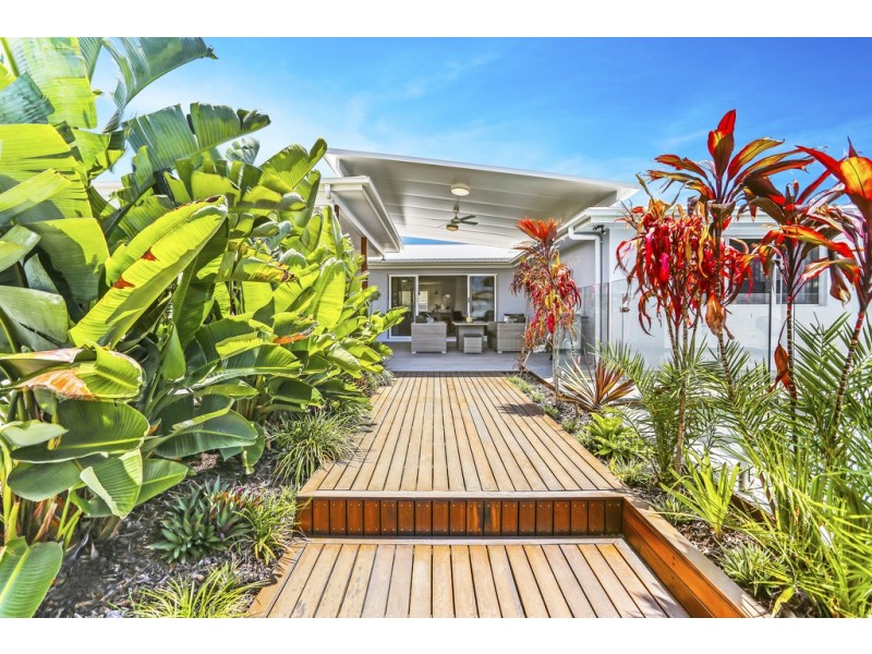 8 Girraween Street, Warana QLD 4575