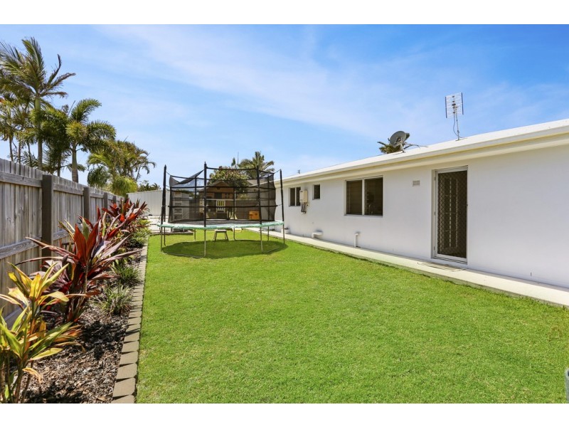 8 Girraween Street, Warana QLD 4575