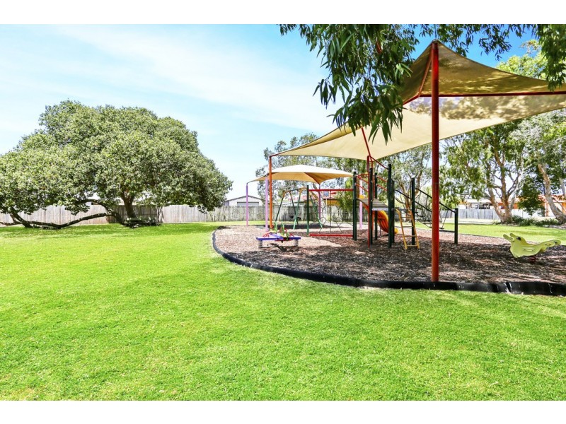 8 Girraween Street, Warana QLD 4575