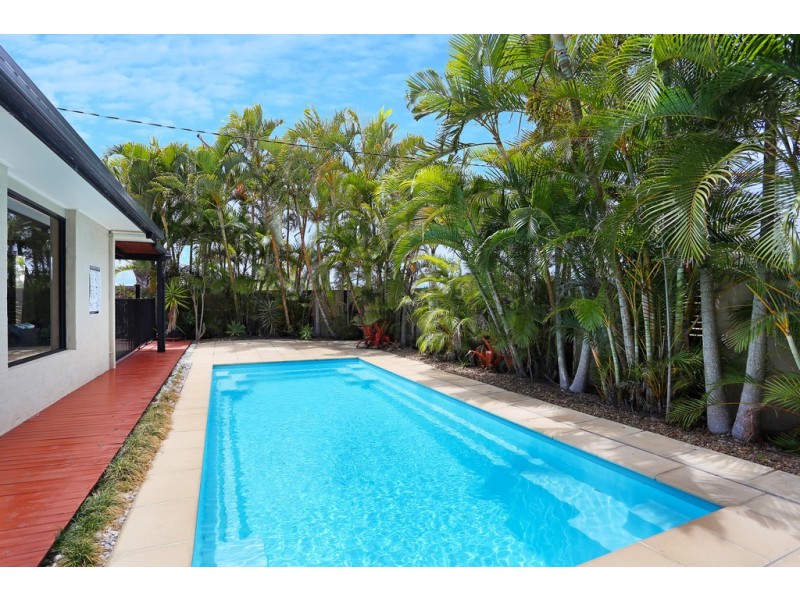 13 Bandaroo Street, Warana QLD 4575