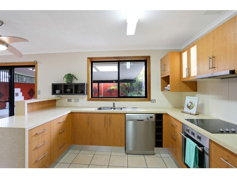 13 Bandaroo Street, Warana QLD 4575