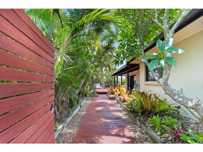 13 Bandaroo Street, Warana QLD 4575