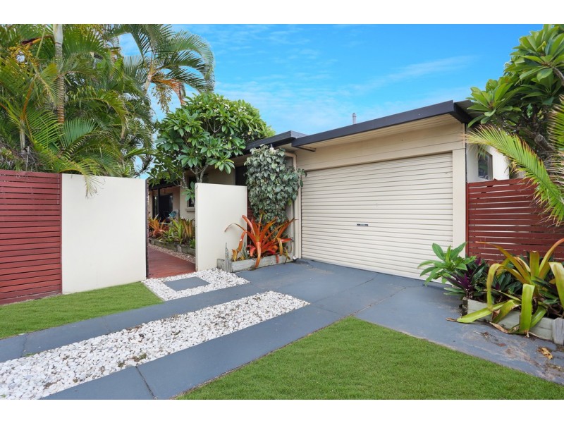 13 Bandaroo Street, Warana QLD 4575