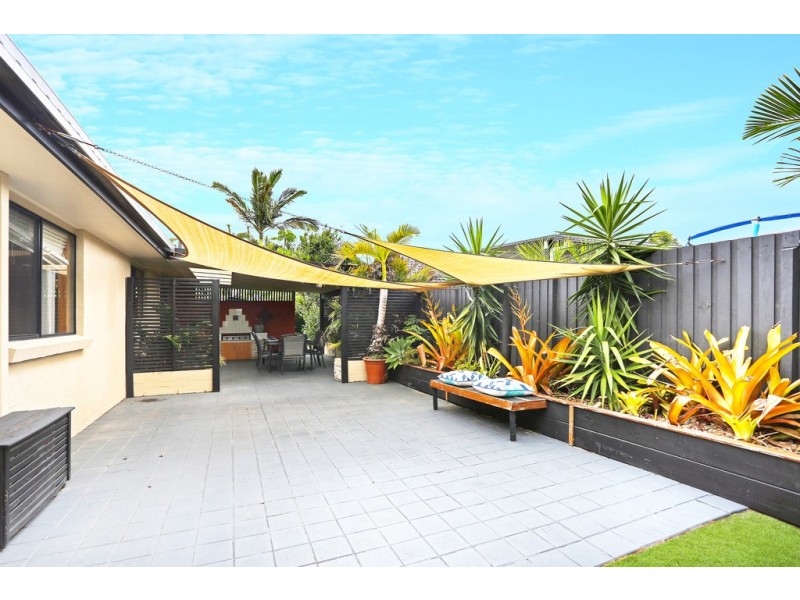 13 Bandaroo Street, Warana QLD 4575