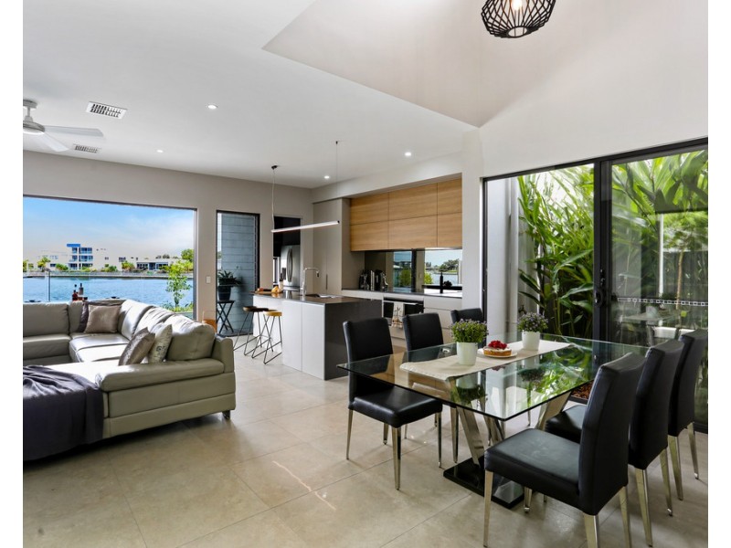 6 Reflection Crescent, Birtinya QLD 4575