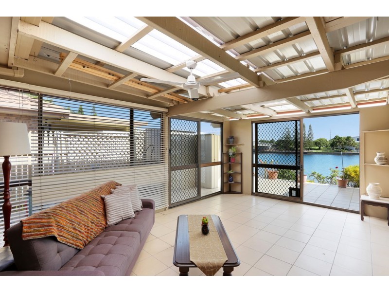 176/2 Melody Court, Warana QLD 4575