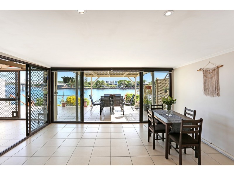 176/2 Melody Court, Warana QLD 4575