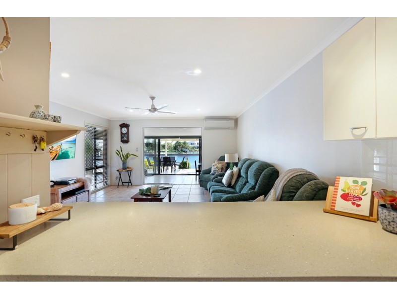 176/2 Melody Court, Warana QLD 4575