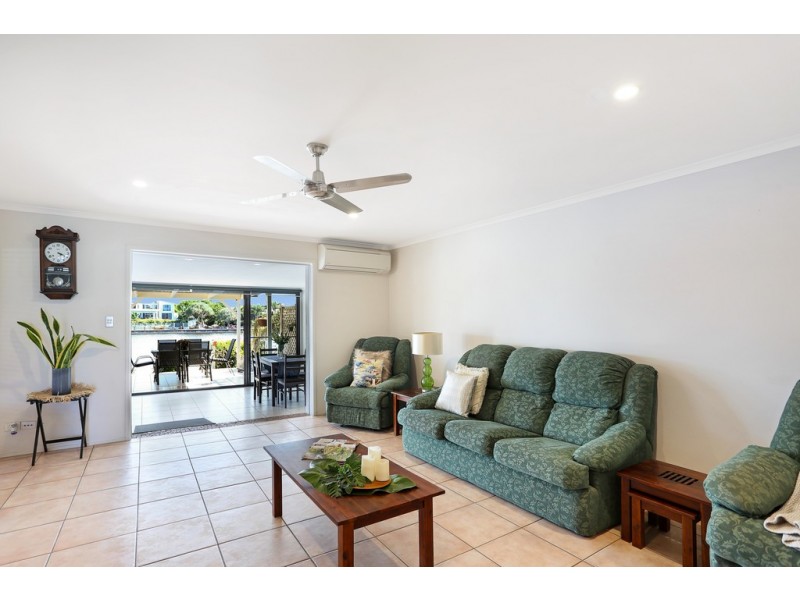 176/2 Melody Court, Warana QLD 4575