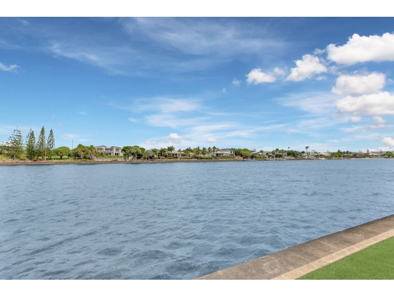 176/2 Melody Court, Warana QLD 4575