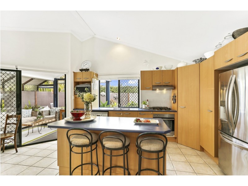 15 Santorini Court, Kawana Island QLD 4575