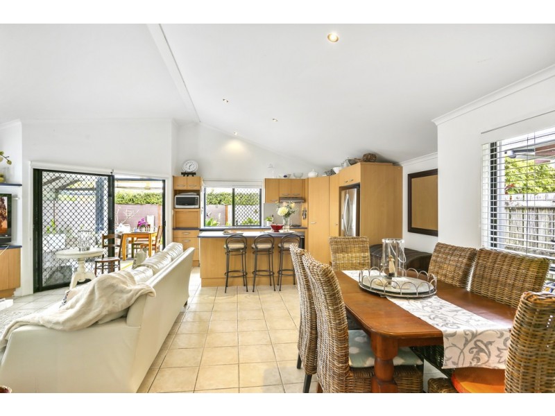 15 Santorini Court, Kawana Island QLD 4575