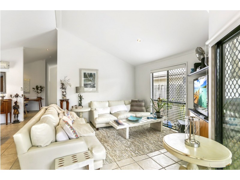 15 Santorini Court, Kawana Island QLD 4575