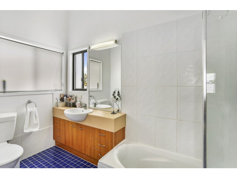 15 Santorini Court, Kawana Island QLD 4575