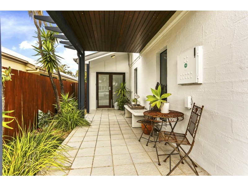 15 Santorini Court, Kawana Island QLD 4575