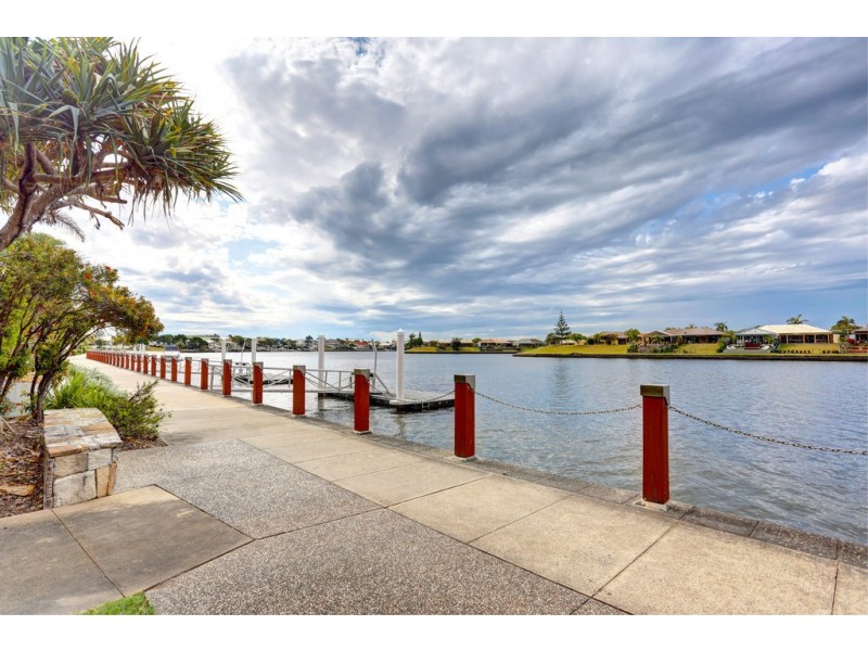 15 Santorini Court, Kawana Island QLD 4575