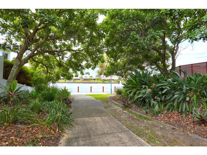 15 Santorini Court, Kawana Island QLD 4575
