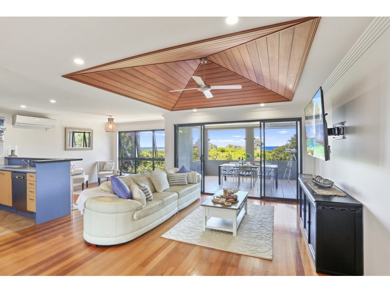 17 Oceanic Drive, Warana QLD 4575